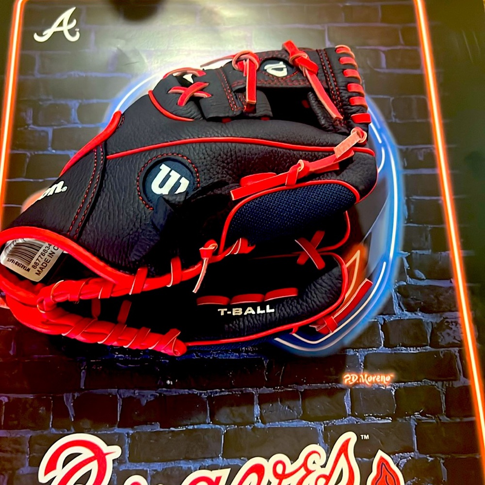 Atlanta Braves T-ball glove